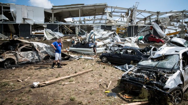 Un tornado arrasa el sur de la República Checa y deja al menos 5 muertos y 200 heridos