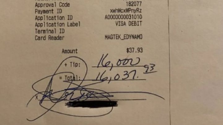Un "misterioso" cliente deja una propina de más de 13.000 euros en un restaurante