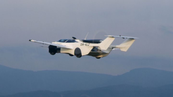 Un coche volador cubre 80 kilómetros