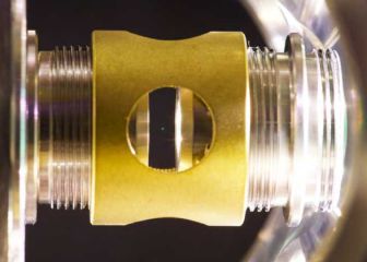 Físicos logran hacer levitar una pequeña esfera de vidrio en el vacío cuántico