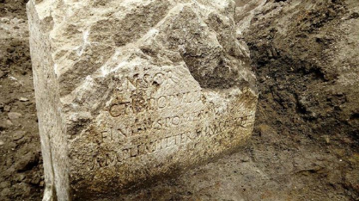 La peculiar piedra descubierta en Roma