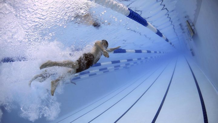 Un muerto y nueve heridos por un error al manipular el cloro en una piscina