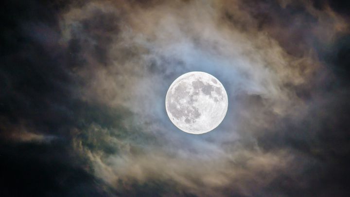 Luna Llena del Ciervo: horarios, cuándo es y cómo ver en directo la luna llena de julio