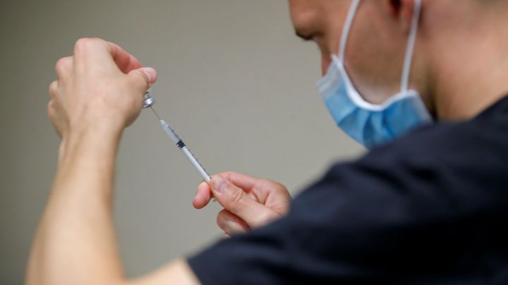 Coronavirus: Israel aprueba la tercera dosis de la vacuna de Pfizer - AS.com