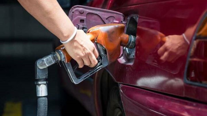 ¿Por qué la gasolina es más cara que el diésel y contamina más?