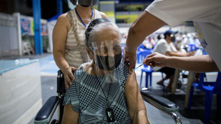 Madrid habla abiertamente de poner la tercera dosis