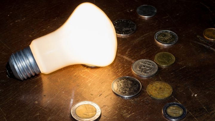 Sube el precio de la luz: los consejos de la OCU para ahorrar en la factura