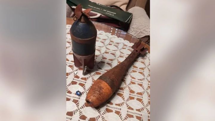 Encuentra cinco granadas de mortero cuando limpiaba en casa