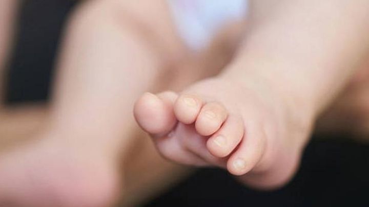Un bebé muerto al nacer en Francia da positivo en COVID-19, como su madre