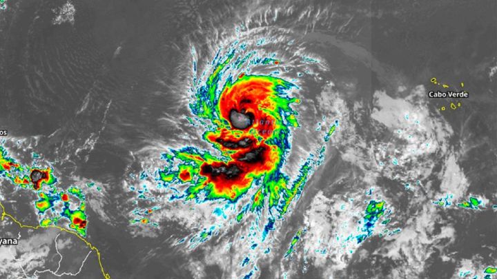 El huracán Larry 'amenaza' el tiempo de la próxima semana