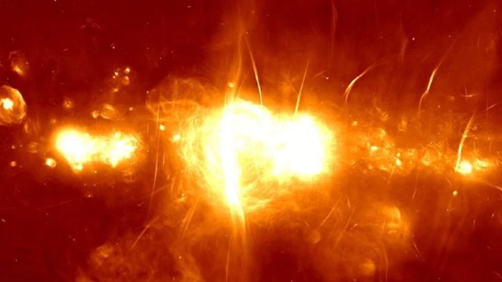 Detectan misteriosas señales de radio del centro de la Vía Láctea