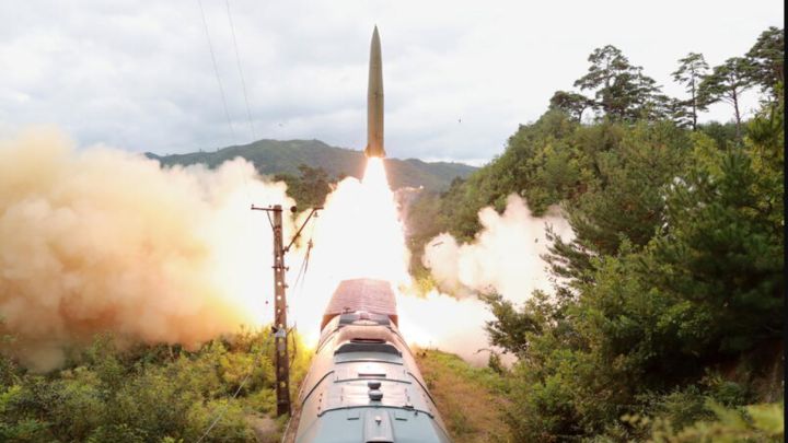 Corea del Norte asegura que lanzó misiles desde un tren