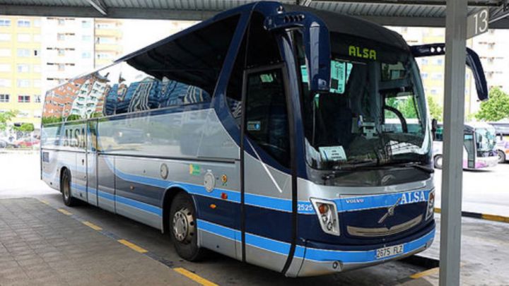 Se buscan conductores de autobús por 1.500 euros: estos son los requisitos