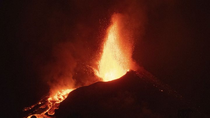 Volcán en La Palma, erupción en directo: una colada se acerca al mar | Cumbre Vieja, última hora