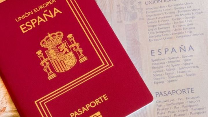 ¿Qué diferencias hay entre los exámenes CCSE y DELE para la nacionalidad española?
