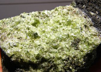 El enigma científico del 'cristal de olivino', la joya semipreciosa que ha salido del volcán