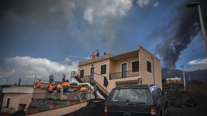 Investigan un error de protocolo en la primera víctima del volcán