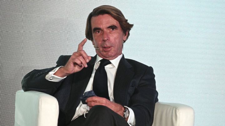 Aznar 'entra' en la guerra Casado-Ayuso