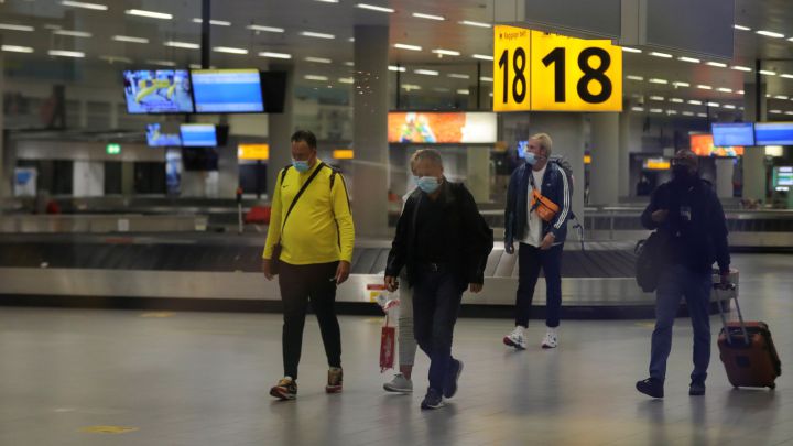 Un español en cuarentena procedente de Sudáfrica sacado de un avión que venía a España