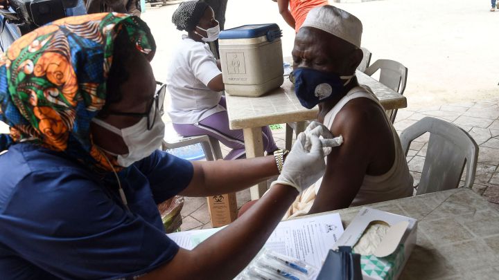 Nigeria, el país que ha vacunado al 3% de su población y destruye un millón de dosis