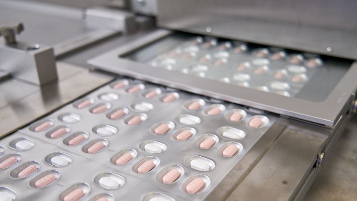 Pfizer anuncia una potente eficacia en su pastilla contra la COVID