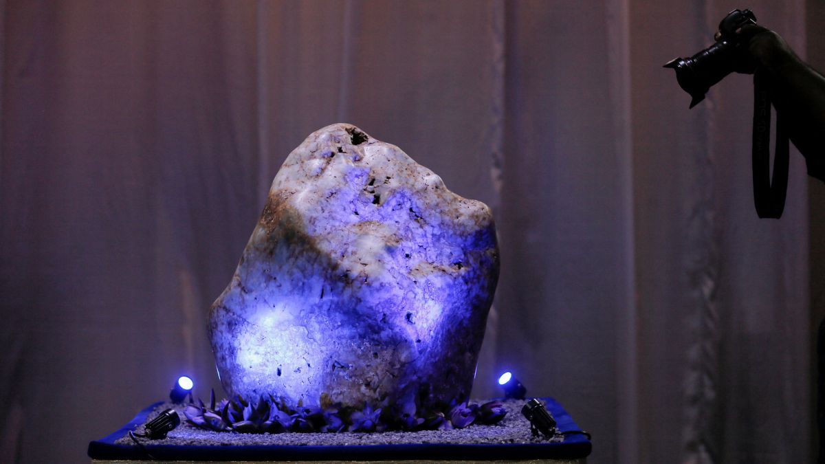 The “largest sapphire in the world” is auctioned: 310 kilos