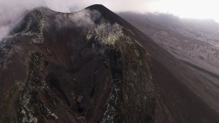 Un vulcanólogo del CSIC explica dónde puede producirse el próximo volcán.