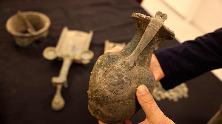 Encuentran un tesoro romano de hace 2.000 años dentro de un coche
