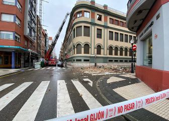 El derrumbe del tejado de un colegio en Gijón deja al menos dos muertos y un herido