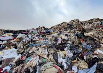 El desierto tóxico que acumula toneladas de ropa usada