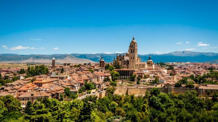 ¿Por qué Castilla y León no tiene capital, cuál es el origen de su nombre y cuántos gentilicios tiene?