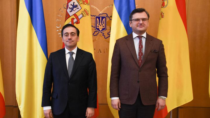El Gobierno pide a los españoles que abandonen Ucrania temporalmente