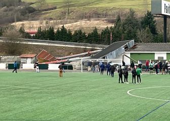 Muere un aficionado por la caída de una torre de la luz
