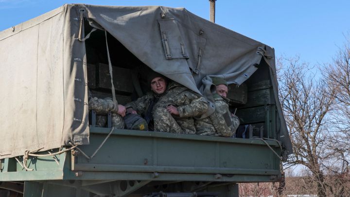 ¿Cuál es el poder militar del ejército ruso y cuántos efectivos tiene el ucraniano?