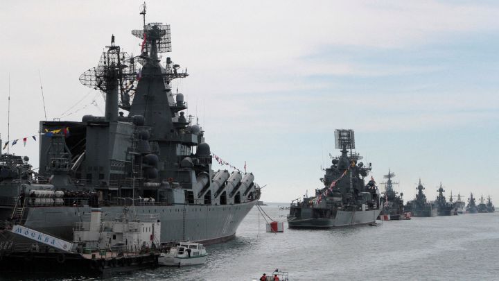 La flota rusa zarpa de Crimea con un objetivo claro
