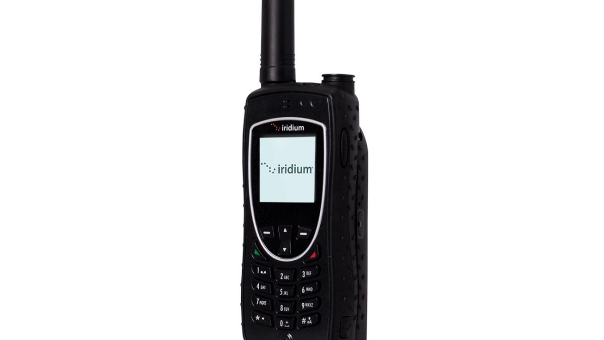 El teléfono satélite que EEUU dio a Zelenski, conectado a la red Iridium