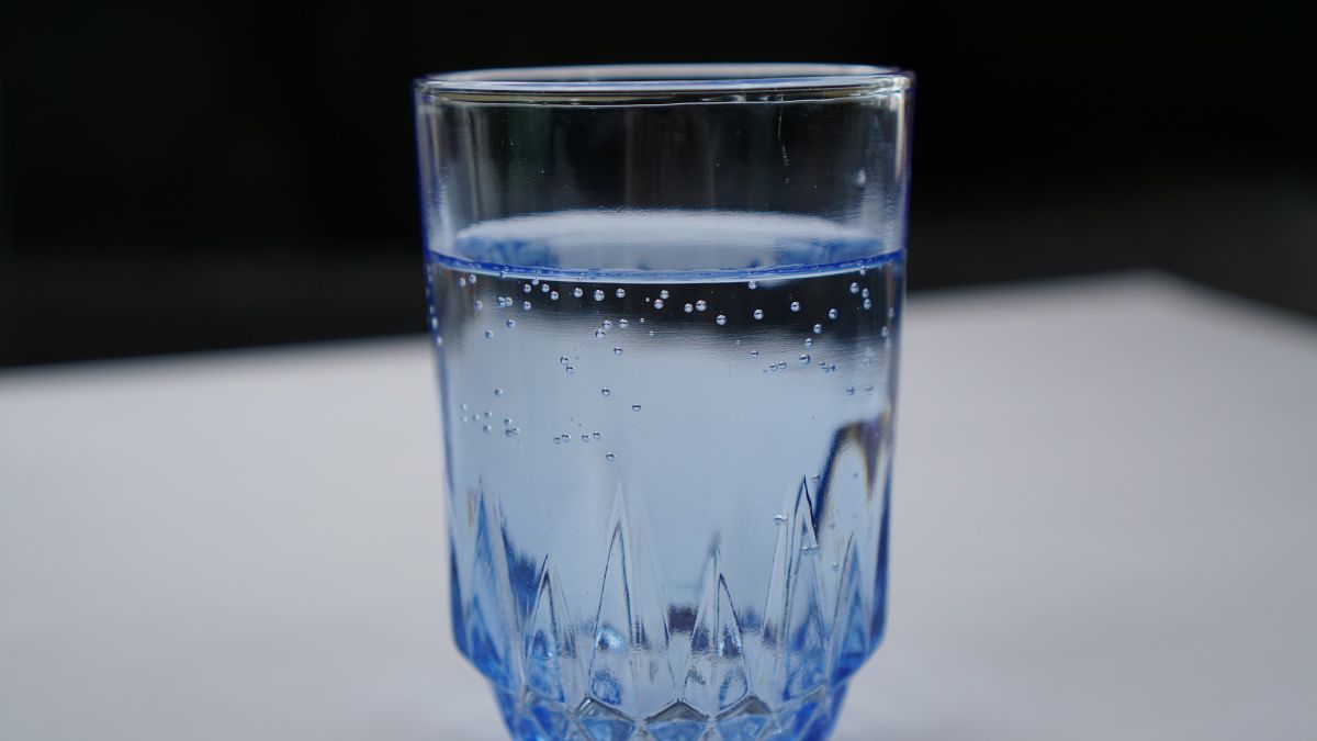 Plata Siete Adiccion Por qué le salen burbujas a un vaso o una botella de agua en reposo? -  AS.com