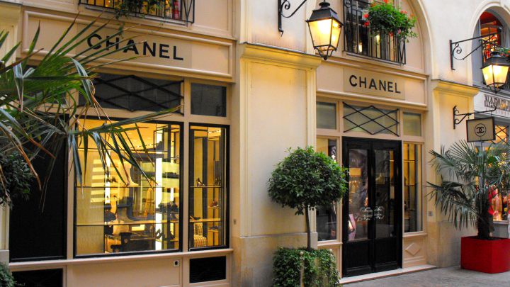 El veto de Chanel a Rusia y la rebelión de los 'influencers'