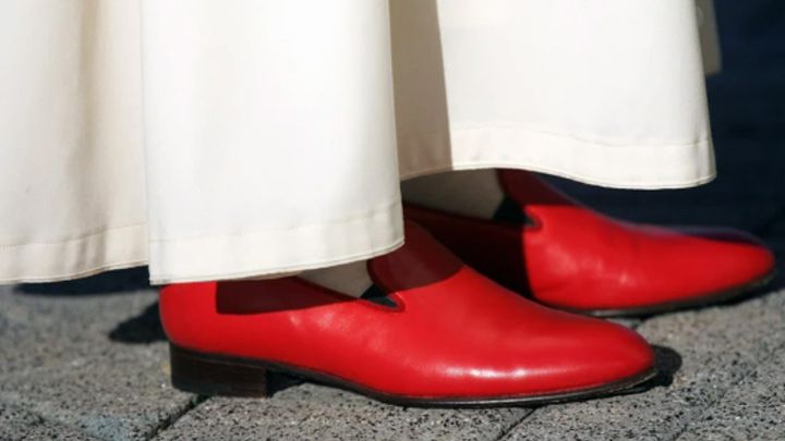 Reina estimular comportarse Por qué el papa Francisco no usa zapatos rojos como los anteriores  pontífices del Vaticano? - AS.com