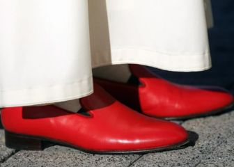 El papa Francisco se niega a usar zapatos rojos: la razón