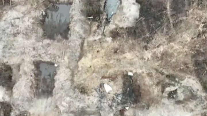 Llamativas imágenes de cómo los rusos excavaron trincheras en suelo radiactivo