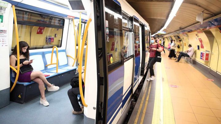 Metro de Madrid señala en qué lugares es obligatoria la mascarilla y en cuáles no