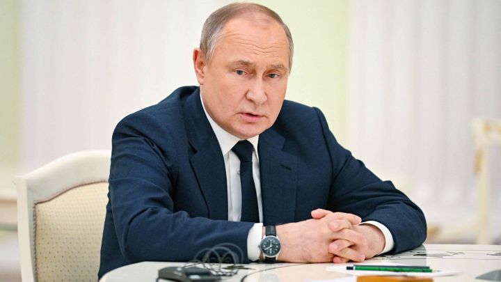 Putin amenaza con un "ataque relámpago" a Occidente en caso de injerencia