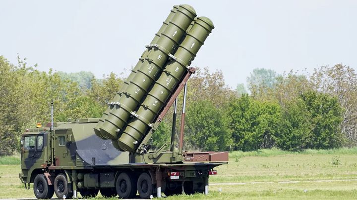 Serbia enseña sus misiles chinos