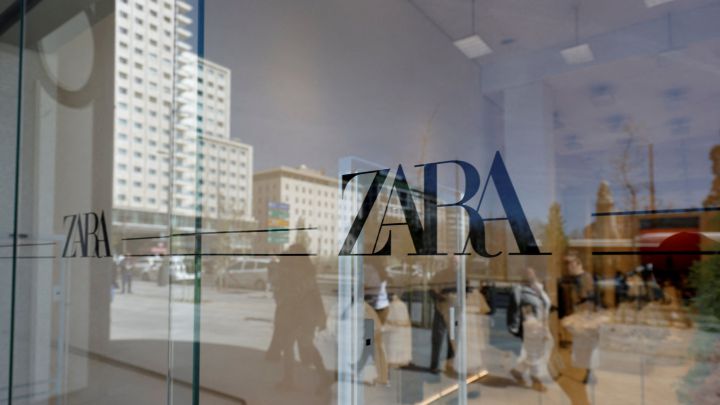 Zara empieza a cobrar por devoluciones 'online' en 30 países