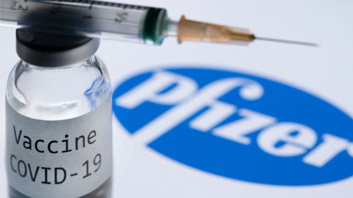 Los efectos secundarios más frecuentes de las vacunas de Pfizer y Moderna de mayor a menor