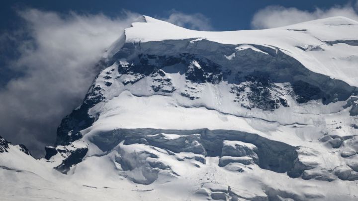 Mueren dos alpinistas, uno español, en los Alpes suizos por un desprendimiento de hielo