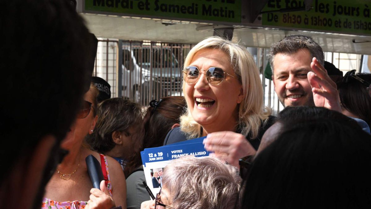 Diariamente Pagar tributo recepción Agreden a Marine Le Pen con dos huevos en el norte de Francia - AS.com
