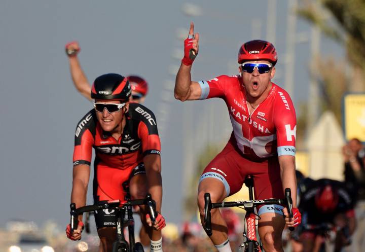 Kristoff outsprints the pack but Cavendish is leader in Qatar