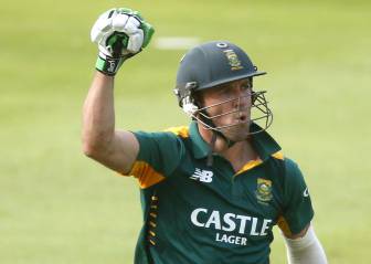 De Villiers takes SA to victory